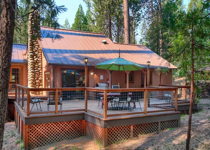 Cub House- Cozy Cabin Inside Yosemite- Dog Friendly