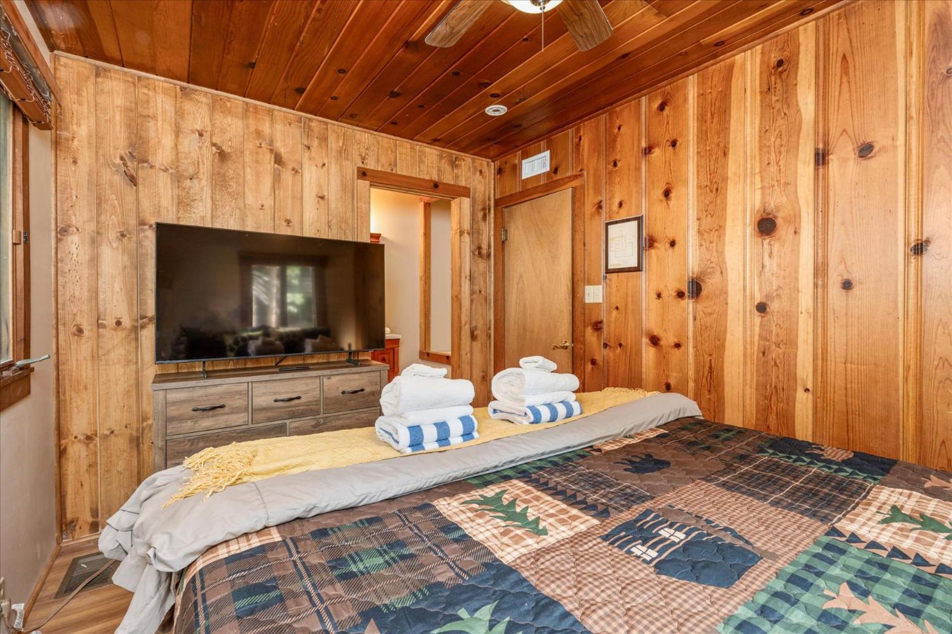 Cub House- Remodeled Inside Yosemite With New Hot Tub And