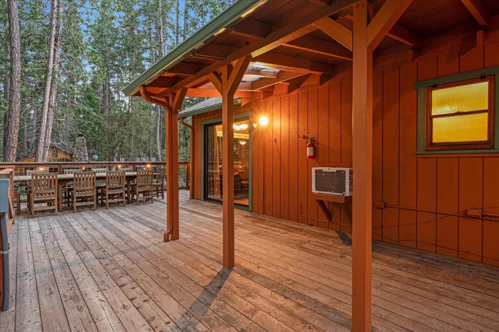 Cub House- Remodeled Inside Yosemite With New Hot Tub And Ferienhaus *