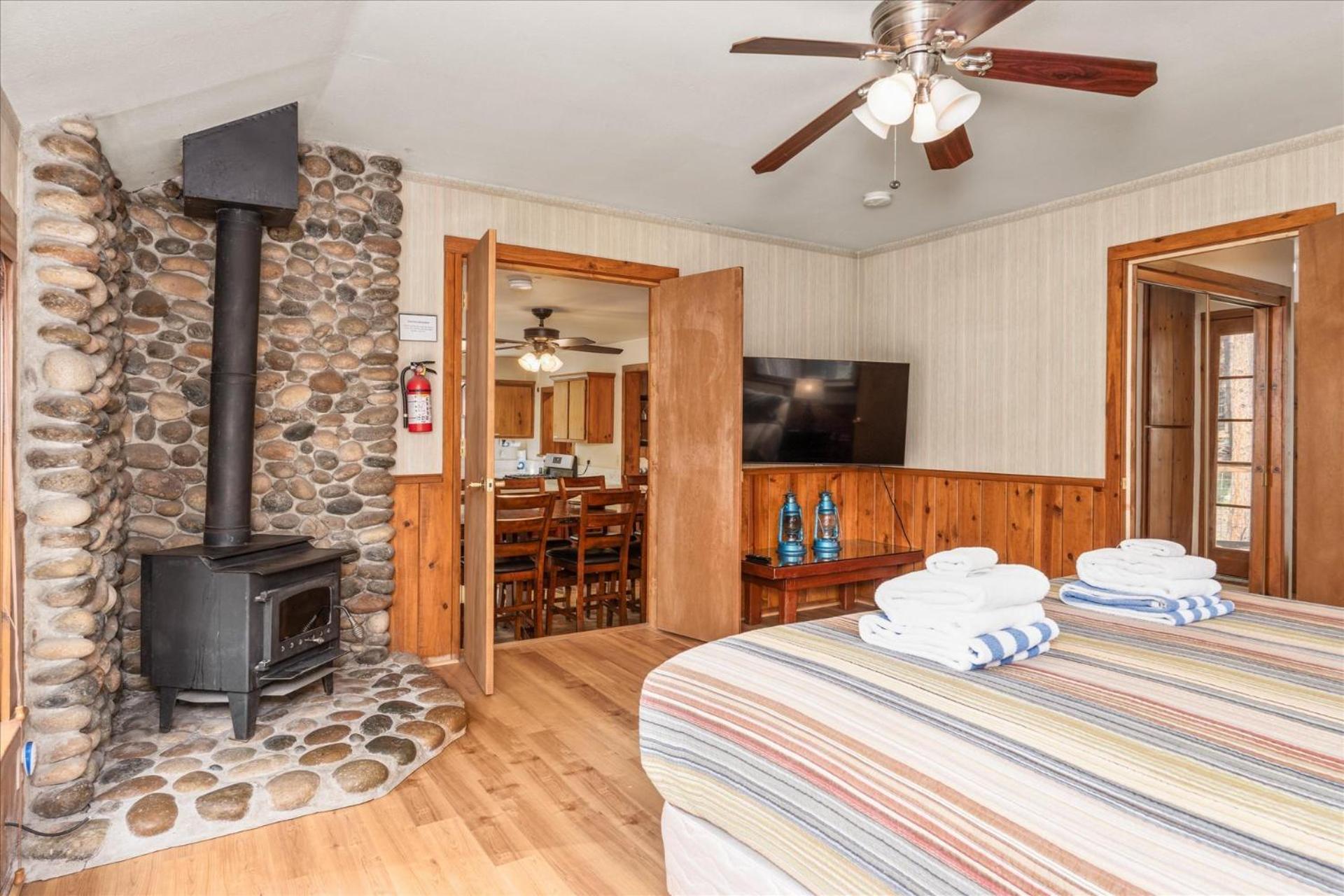 Cub House- Remodeled Inside Yosemite With New Hot Tub And Ferienhaus North Wawona